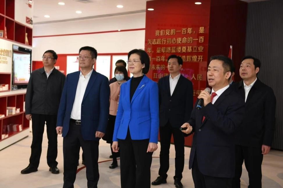 江蘇省委常委、組織部部長(zhǎng)沈瑩調(diào)研紅豆1